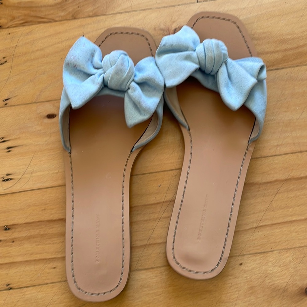 Slides with light blue knotted bow.